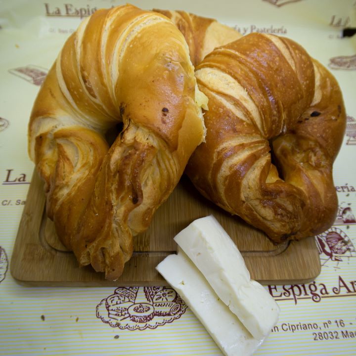 cachitos ecuatorianos con queso